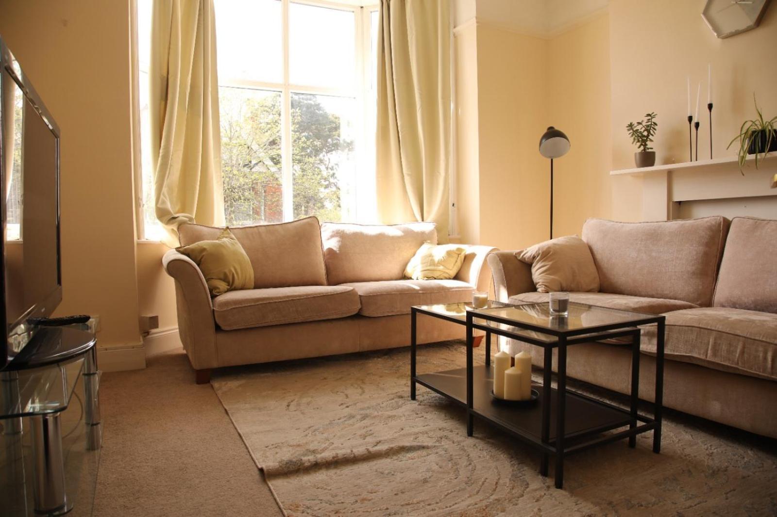 Cozy 1 Bedroom Flat Near Beach Sleeps 4 Apartment Bournemouth