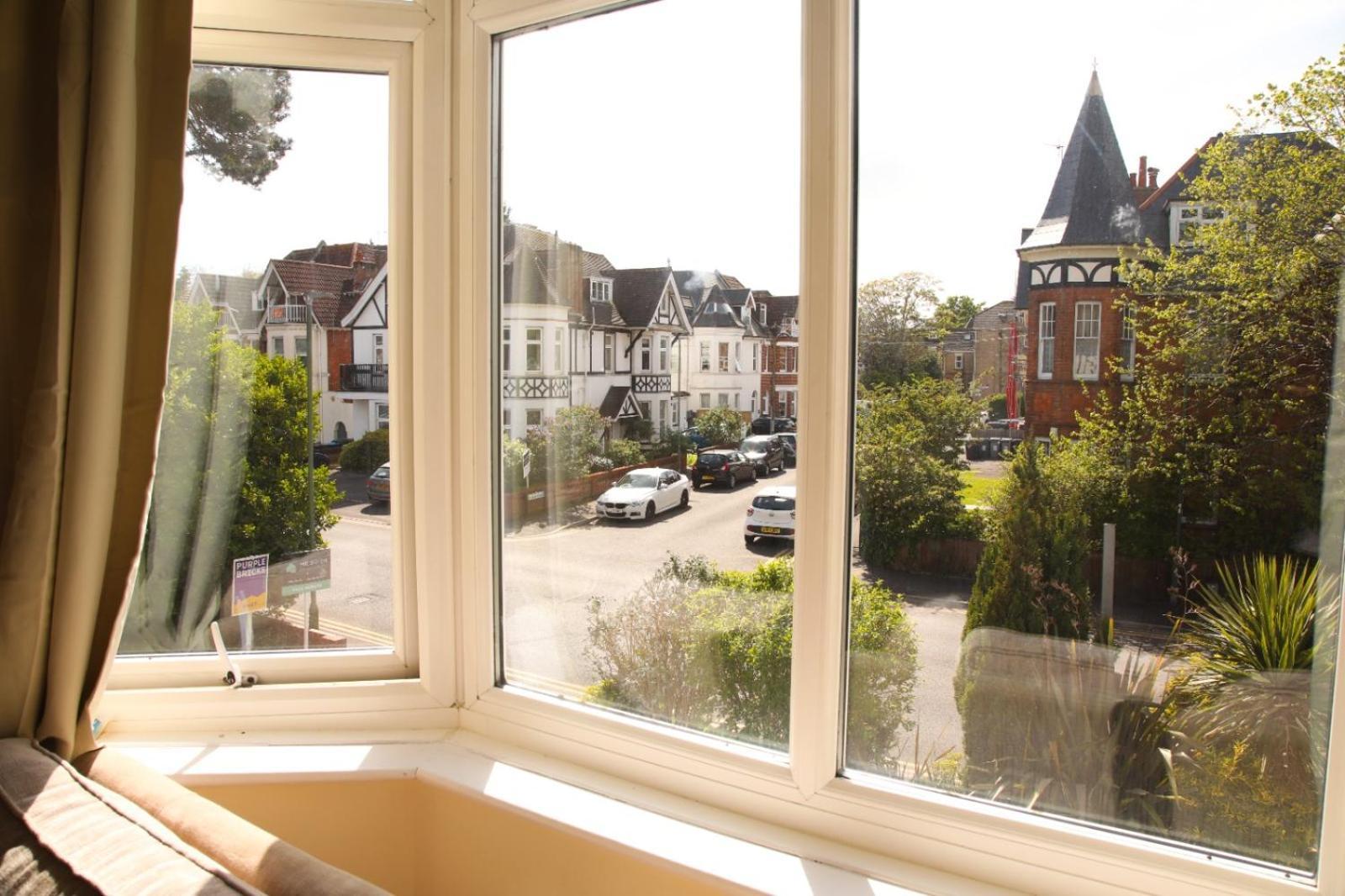 Cozy 1 Bedroom Flat Near Beach Sleeps 4 Apartment *